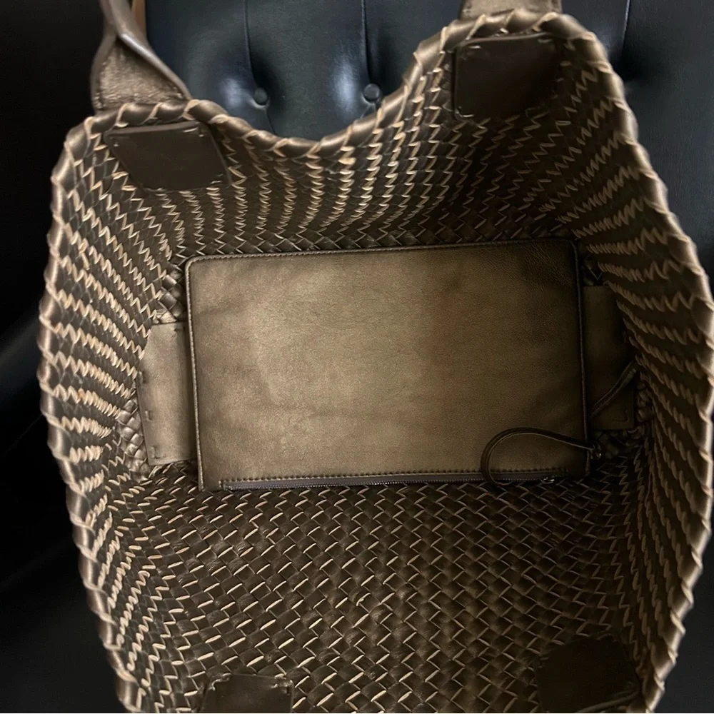 Woven Tote Bag Large Bronze Taupe with Matching Pouch excellent condition - Picture 5 of 9